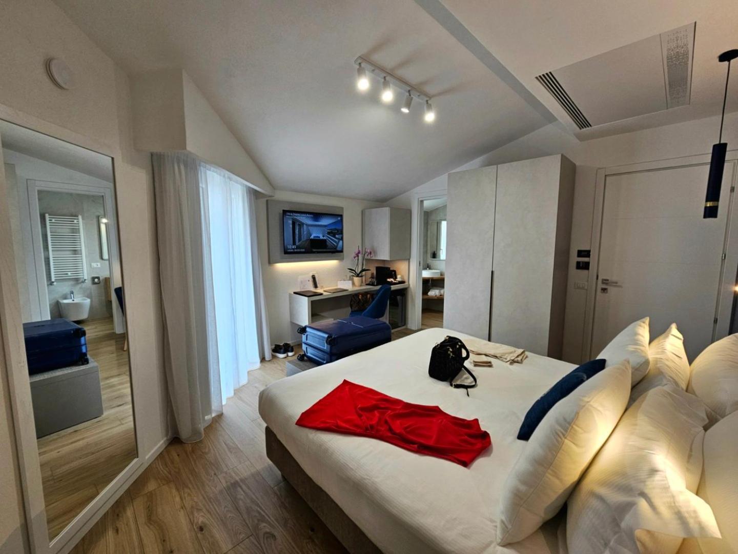 Chic & Charme Luxury Rooms Όλμπια Εξωτερικό φωτογραφία